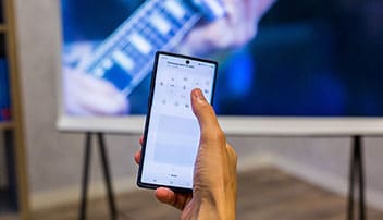 QLED televisie bedienen met app